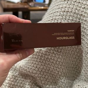 Hourglass foundation